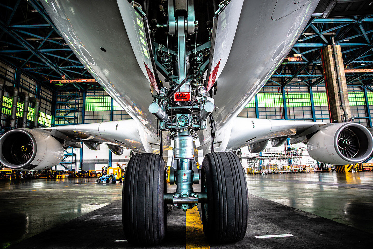 lowres-shutterstock-Airplane-in-Hangar-and-landing-gear